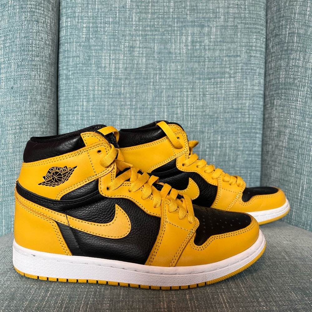 Air Jordan 1 Retro High OG 'Pollen' Sneakers - Picture 2 of 5